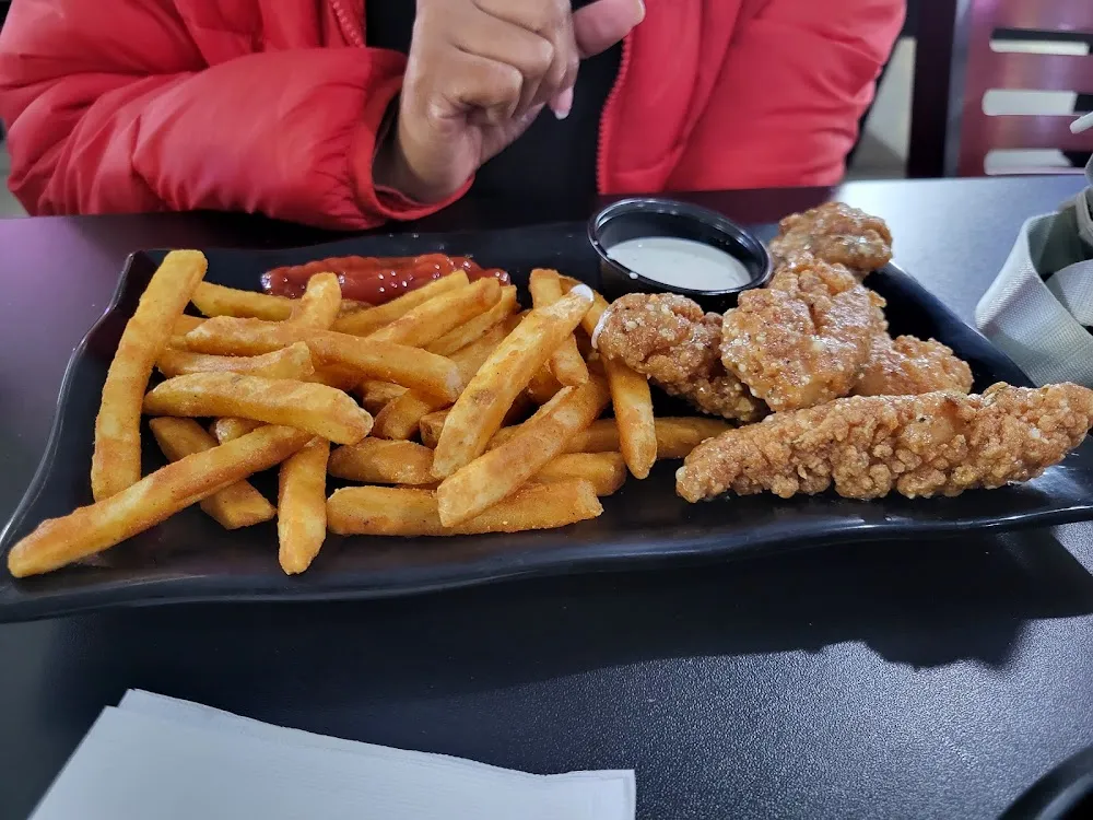 Chicken Tenders w Fries